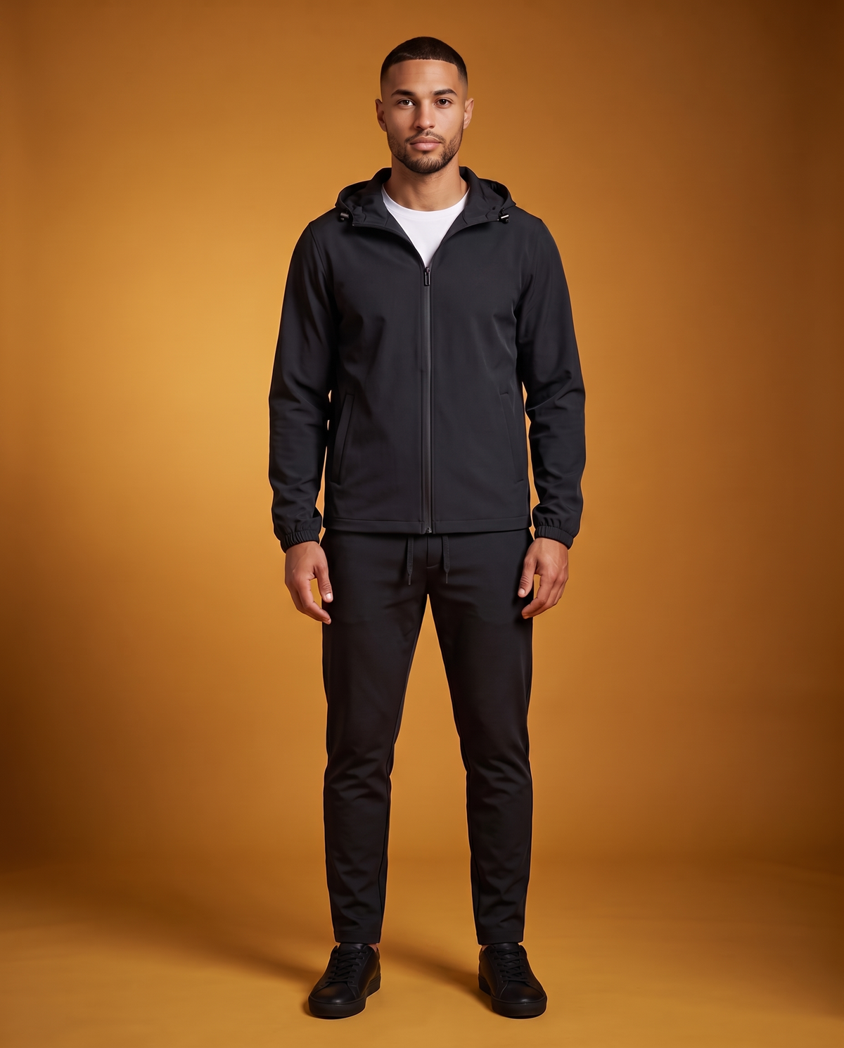Syrvain Nomad Tech Suit in Schwarz — Vorderansicht