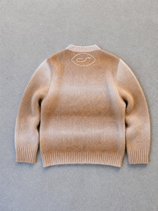 SYRVAIN «حرا» Strickpullover Khaki – Rückseite mit س-Symbol